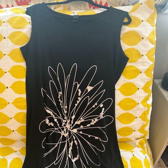 A black shift. - Picture 5 of 8